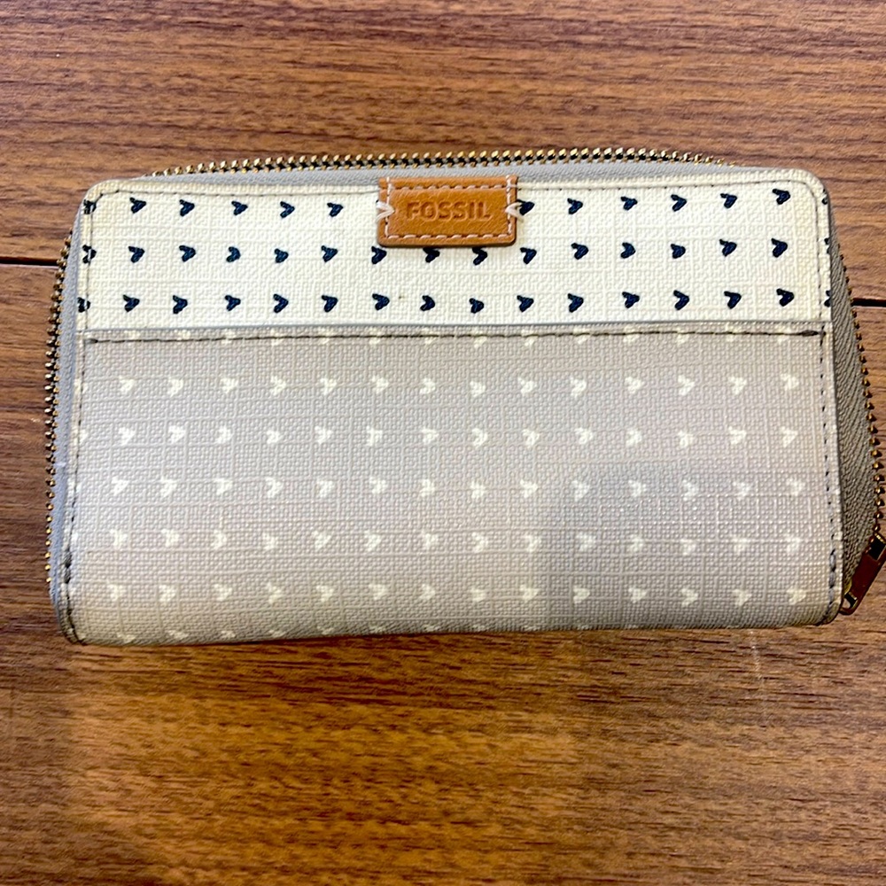Fossil Women's Logan Leather RFID-Blocking Zip Around Clutch Wallet.